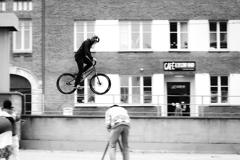 Video: Trails Riding in the Streets of Sweden